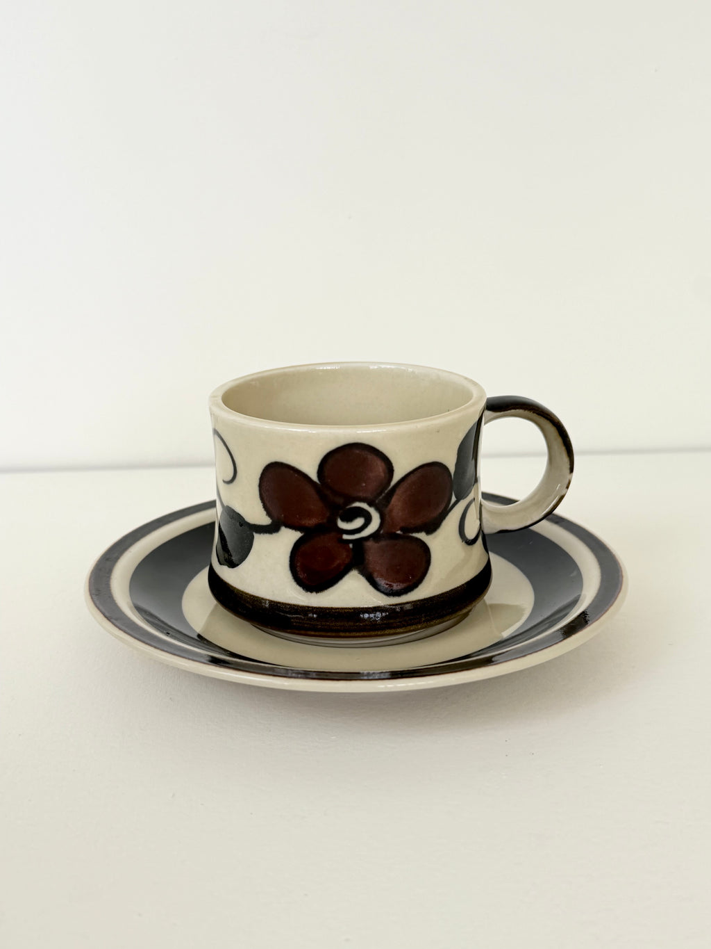 Stoneware Teacup & Saucer