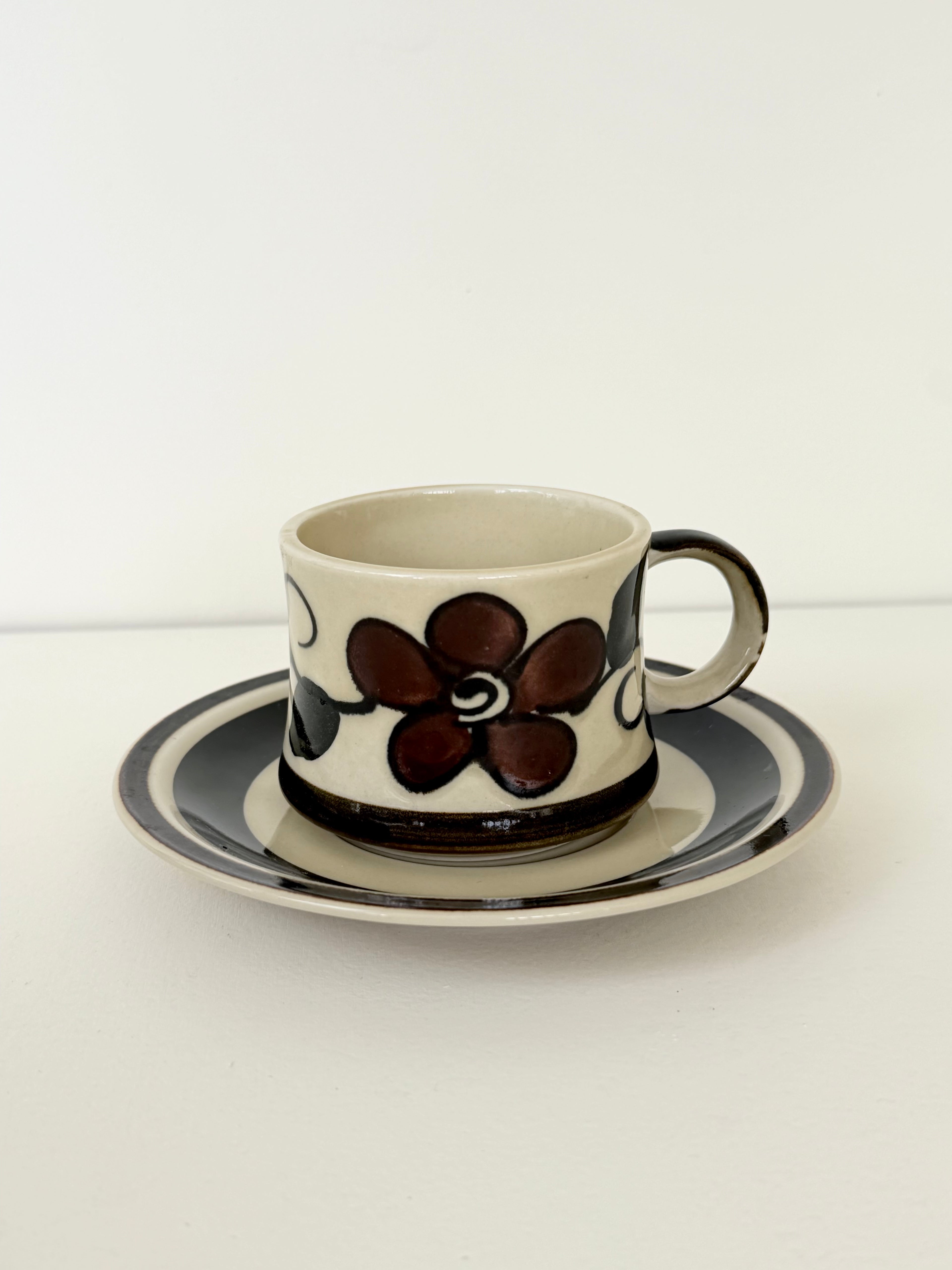 Stoneware Teacup & Saucer